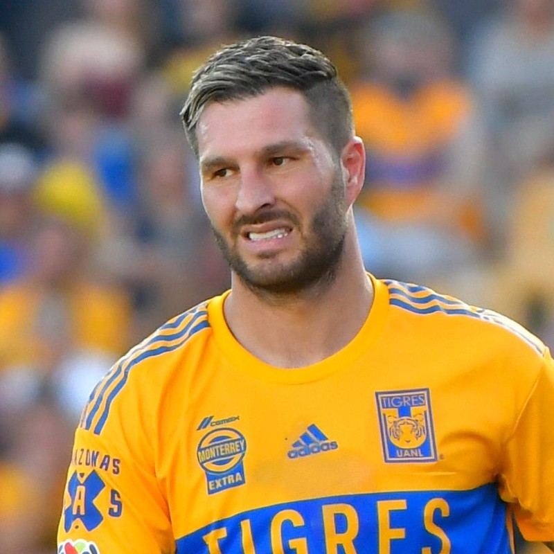 Gignac sale en camilla tras terrible entrada ante Tijuana