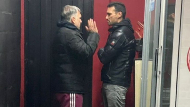 Martino junto a Scaloni en el estadio de Newell&#039;s. Créditos: Roby Martínez