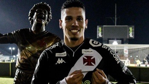 Paulinho foi revelado no Vasco (Foto: Thiago Ribeiro/AGIF)