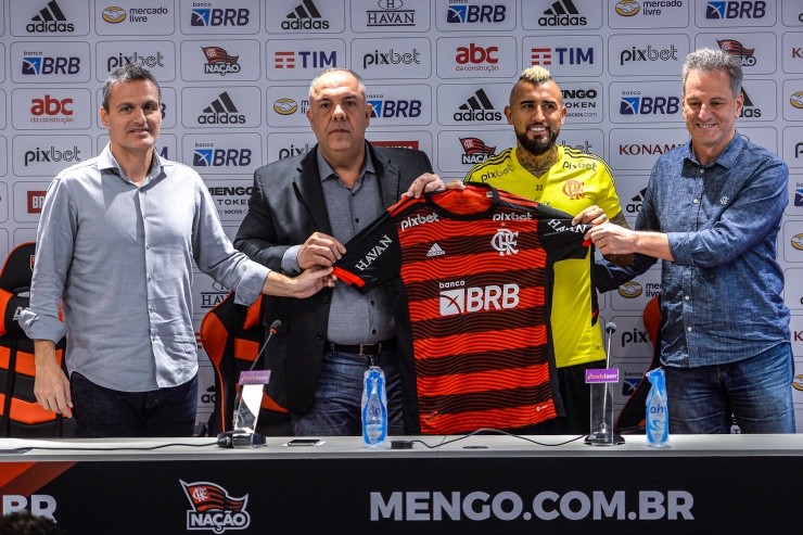 Arturo Vidal luce la camiseta del Flamengo | Foto: Flamengo Flickr 