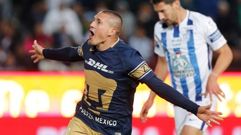 Nicolás Castillo en el festejo del gol en Pachuca.