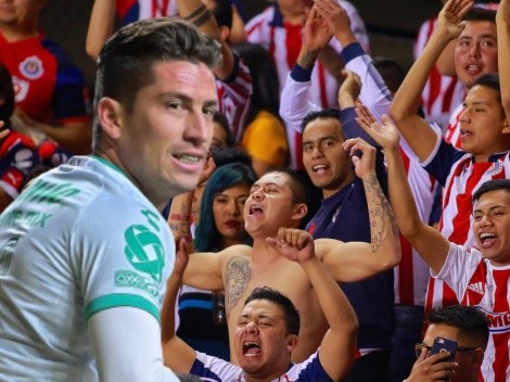 Afición de Chivas explota ante el anuncio de Santiago Ormeño