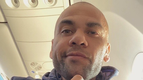 Dani Alves durante un vuelo.