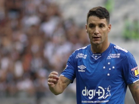 Cruzeiro empata com algoz na Série B e web relembra 'zika' de Thiago Neves