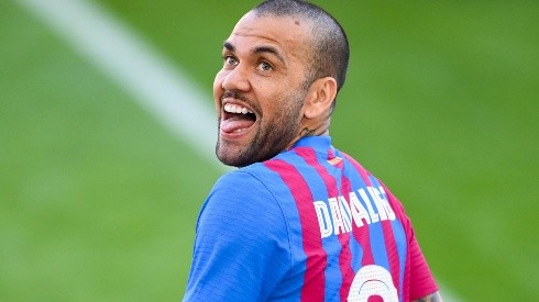 Dani Alves coquetea con Pumas como nunca.