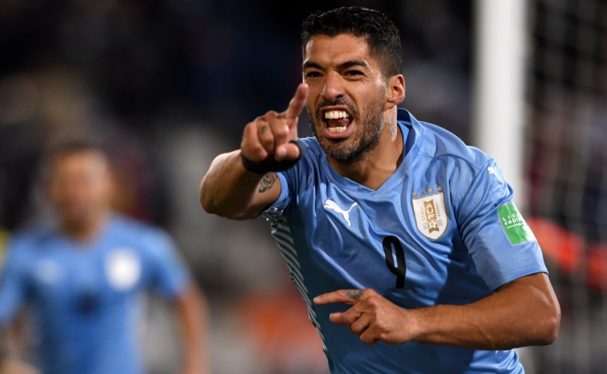 Luis Suarez looks to return to his soccer roots in Uruguay