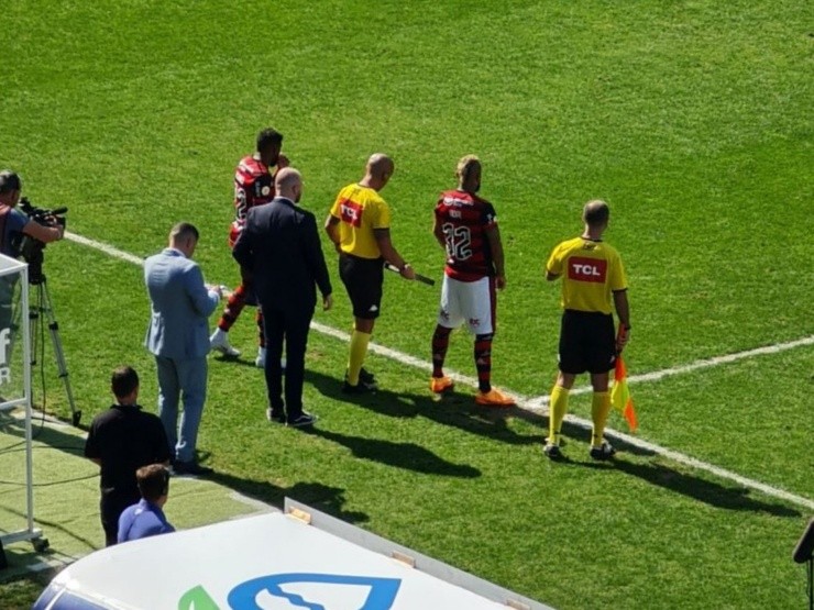 Arturo Vidal previo a saltar a la cancha || Foto: Twitter @LedoSimon 