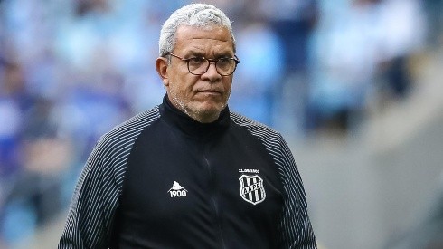 Pedro H. Tesch/AGIF - Hélio dos Anjos, treinador da Ponte Preta.