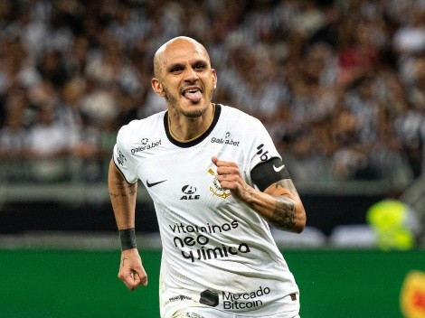 "Tem me ajudado bastante..."; Corinthians vence e Fábio Santos dá créditos a Vítor Pereira pela boa fase