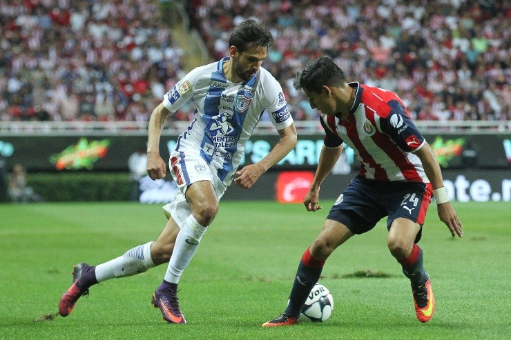 López enfrentando a Chivas con Pachuca. Créditos: Imago7