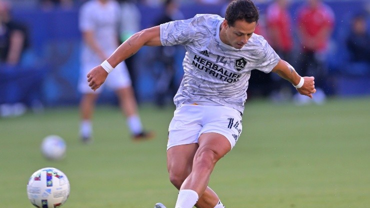 Chicharito Hernández hizo el oso tras fallar un gol debajo de la portería.