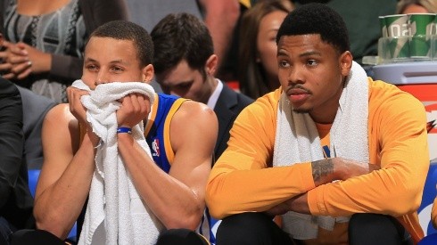 Stephen Curry y Kent Bazemore.