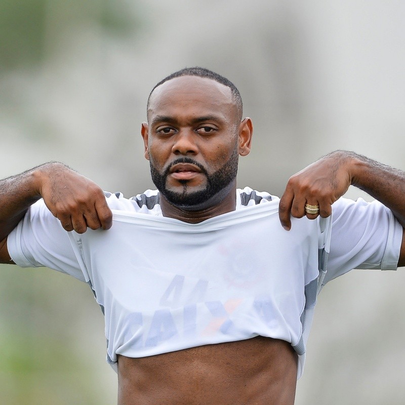 “Bem encaminhado”; Disputado, Vagner Love recebe proposta do Sport e decide futuro