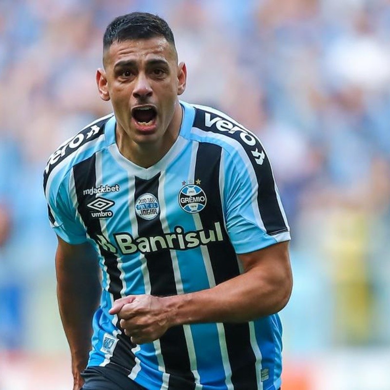 Grêmio 'ignora' momento de Diego Souza e faz consulta a ex-atacante do Palmeiras