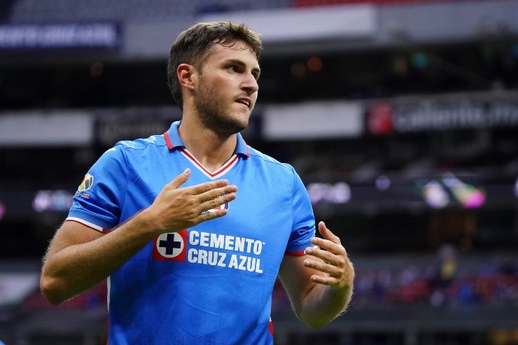 Ciudad de Mexico, 23 de julio de 2022. Santiago Gimenez en festejo de gol, durante el partido de la jornada 4 del torneo Apertura 2022 de la Liga BBVA MX, entre la Máquina Celeste del Cruz Azul y el Club Puebla, celebrado en el estadio Azteca. Foto: Imago7/ Rafael Vadillo