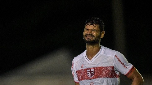 Foto: Thiago Ribeiro/AGIF - Gum é desfalque da equipe do CRB para a partida diante do Vasco
