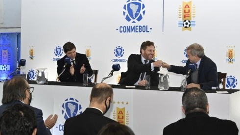 Domínguez, presidente de la Conmebol, en el Estadio Centenario.