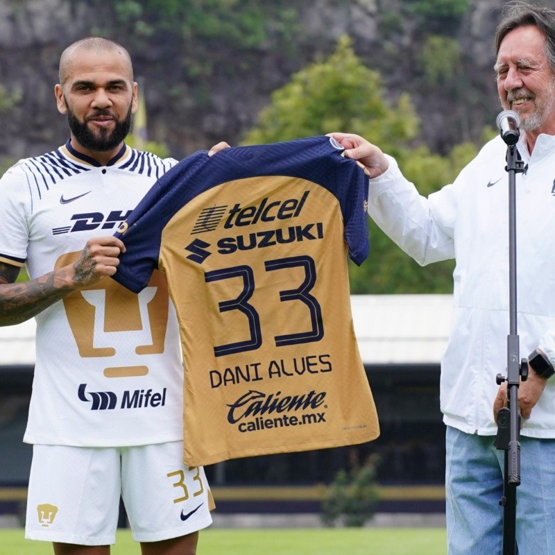 ¿Cuánto cuesta el jersey de Pumas con el nombre de Dani Alves?
