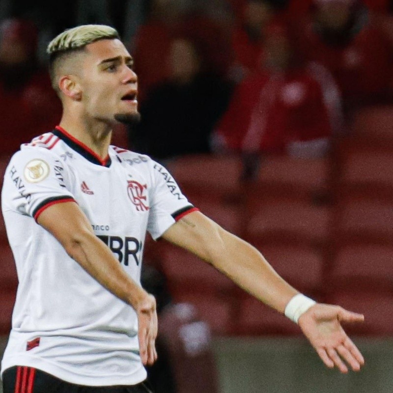 É sério? Andreas Pereira apimenta a colher no ‘vilão’ de Flamengo x Athletico e irrita rivais