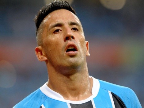 "Que aleatório"; Lucas Barrios pode virar rival do Grêmio na Série B