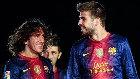 Carles Puyol junto con Gerard Piqué.