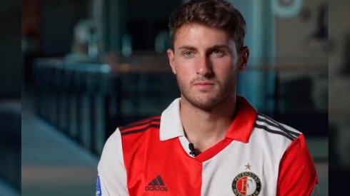 Santi Giménez fue presentado como jugador de Feyenoord.