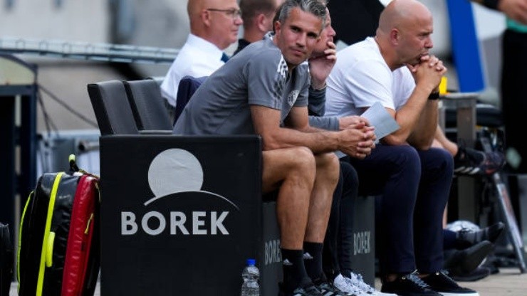 Robin van Persie es auxiliar técnico del Feyenoord desde 2020.