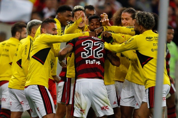 Arturo Vidal celebrando con sus compañeros | Foto: Flamengo Flickr 