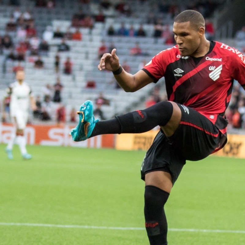 Jogadores poupados! Felipão escolhe time misto para enfrentar o São Paulo no Brasileirão