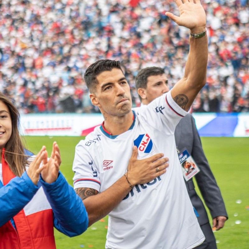 Luis Suárez en Nacional, se puso la camiseta en el Gran Parque Central