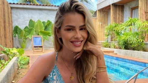 Yasmin Brunet reclama de solteirice. Imagem: Reprodução Instagram oficial da modelo.