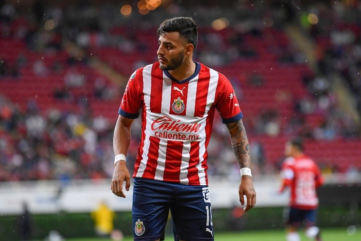 Vega participó de los tres goles que tiene Chivas en el Apertura 2022. Créditos: Imago7