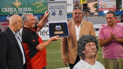 El COTIF homenajeó a Diego Armando Maradona con la presencia de Claudio Tapia.