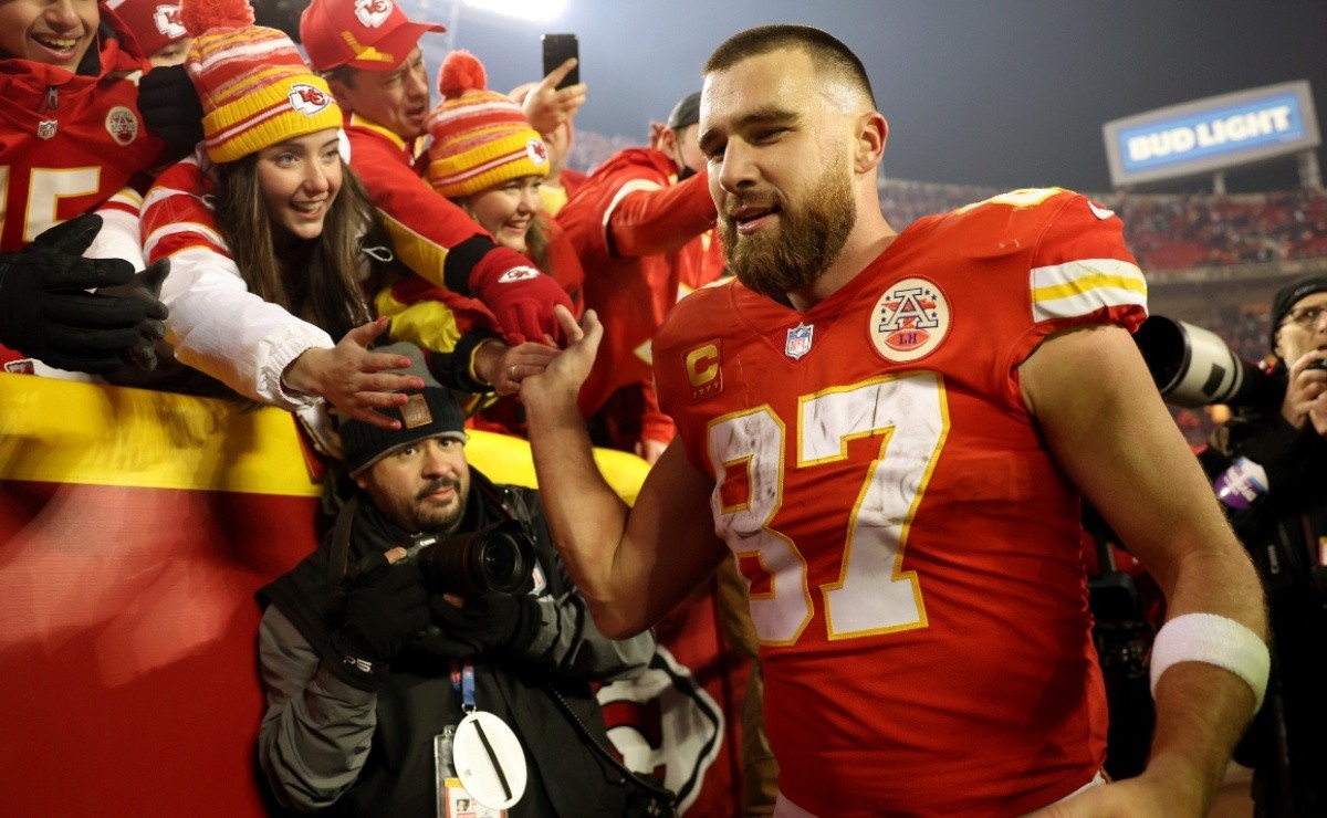 Travis Kelce Posts Ho-Hum Line On Sunday Night - NFL News