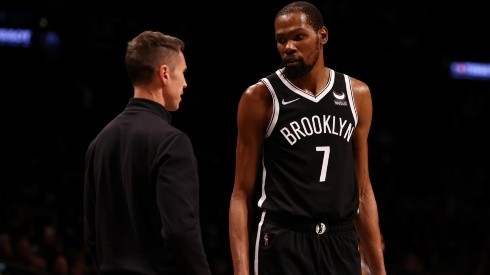 Kevin Durant junto al entrenador de Brooklyn Nets, Steve Nash