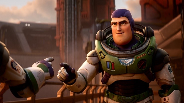 Chris Evans le da la voz a Lightyear.