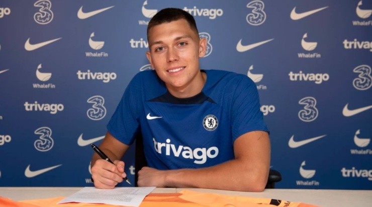 Gabriel Slonina signed a six-year deal with Chelsea FC. (via chelseafc.com)
