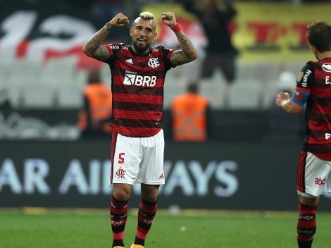 Vidal por poco se transforma en héroe durante triunfo de Flamengo