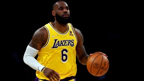 LeBron James usando el número 6 en Los Angeles Lakers