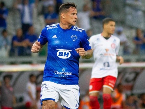 Pezzolano não 'foge' e fala sobre saída de Edu do time titular do Cruzeiro: "Eu preciso"
