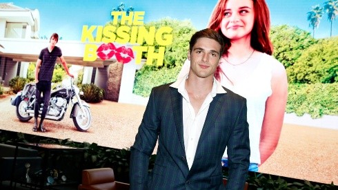 Jacob Elordi interpreta a Noah Flynn en The Kissing Booth de Netflix.