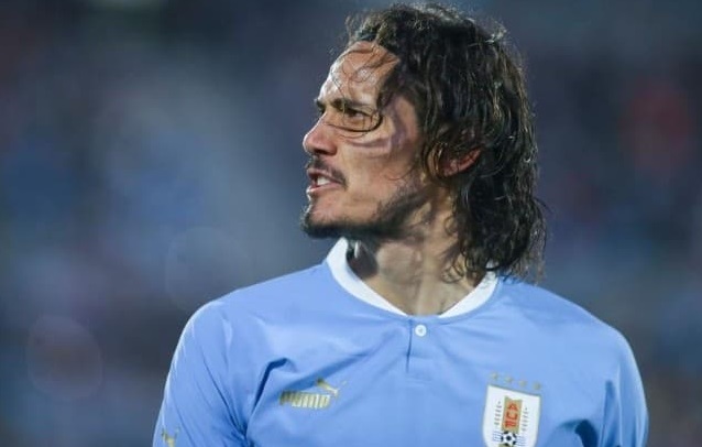 Edinson Cavani en un partido con Uruguay