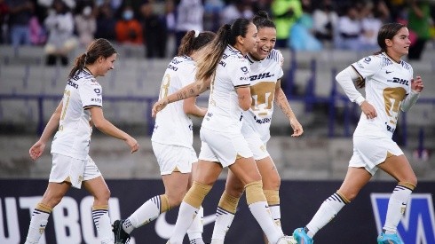 Pumas Femenil festeja un gol ante el San Luis.