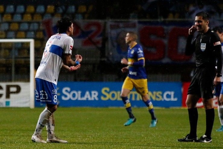 Saavedra cometió el error del tanto de Everton ante la UC | Foto: Agencia Uno 