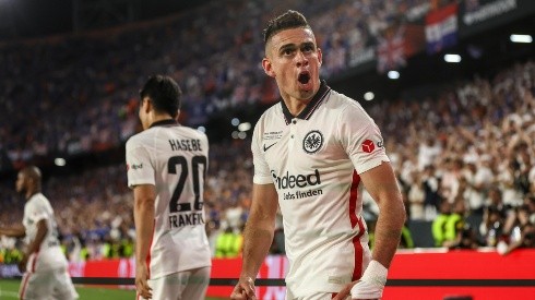 Santos Borré va de titular con el Frankfurt en la Supercopa ante el Madrid
