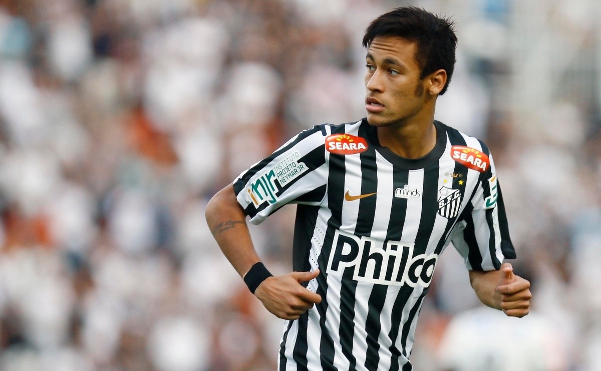 Notícias do Santos FC 🗞️ on X: Neymar nos iludindo em pleno domingão 🤍🖤   / X