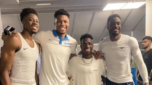 Giannis Antetokounmpo, sus hermanos y Vinicius Junior.