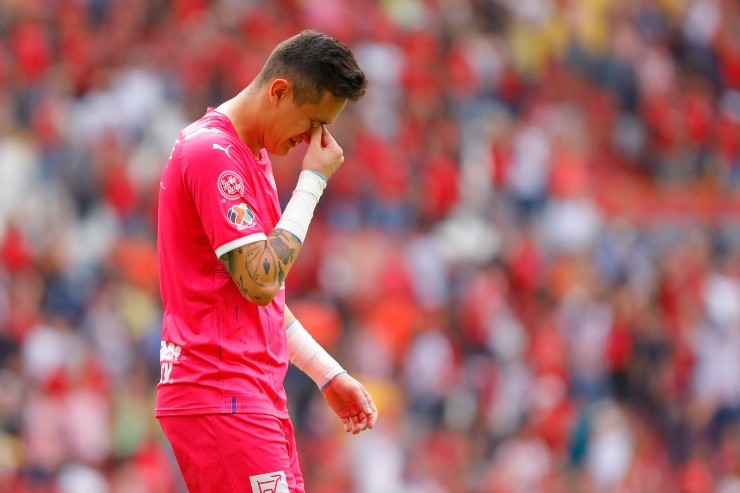 La emoción de Raúl Gudiño en su último partido con Chivas. Créditos: Imago7