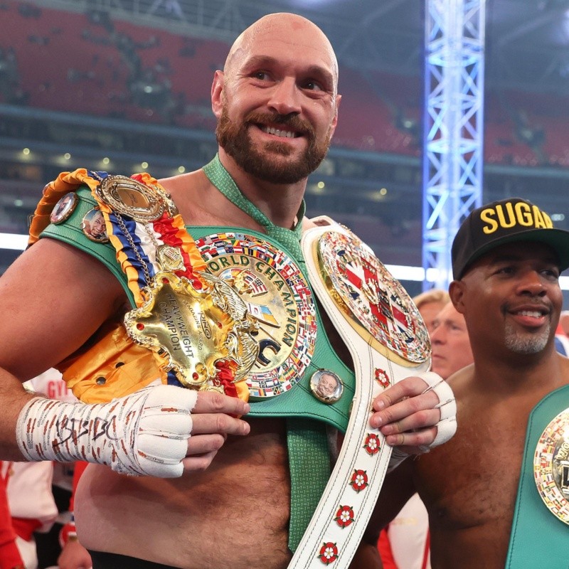 Tyson Fury abandona un cinturón que ahora se disputarán Usyk y Joshua