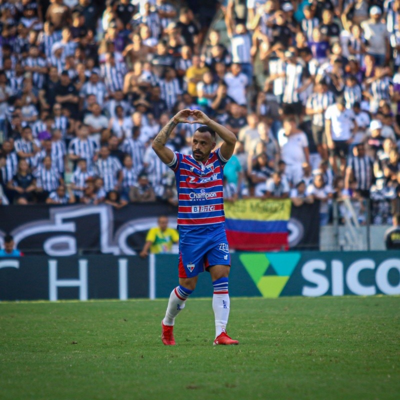 Moisés tira Fortaleza do Z4 e torcida aclama zagueiro no clássico: "Única coisa fora é o Leão da zona"